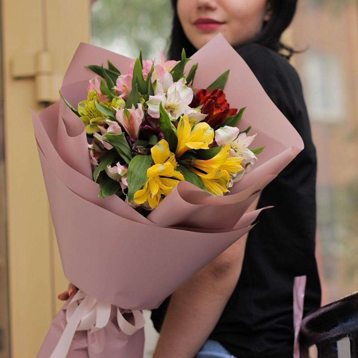 Букет из 7 веток альстомерии